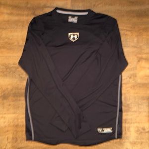 Black Under Armour baseball long sleeve fitted.